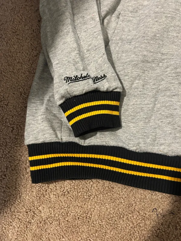 Mitchell & Ness Boston Bruins, gray Hoodie with Black and Yellow Details - Image 3