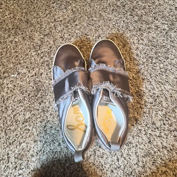 Sam Edelman Women 7.5M‎ Mauve Grey Satin Frayed Edge Slip On Platform Sneakers - Image 2
