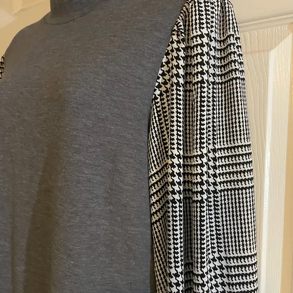 Ann Taylor Gray Knit Top with houndstooth Lantern‎ Sleeves - Image 3