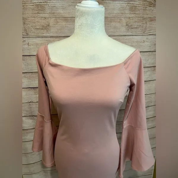 Lulus All She Wants Off-the-Shoulder Midi Dress size medium - Image 3