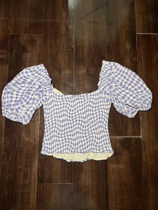 Astr the label ruched puff sleeve top in blue and purple gingham size small - Image 3