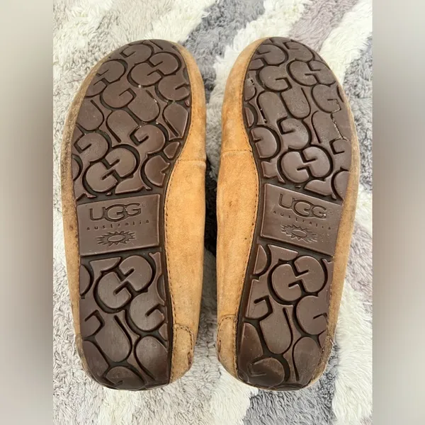 Ugg size 7 moccasins - Image 2