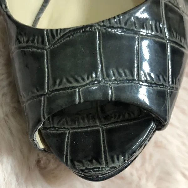Nine West gray faux alligator material heels - Image 2