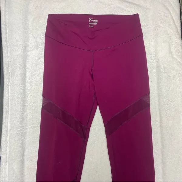 Old navy active leggings - Image 2