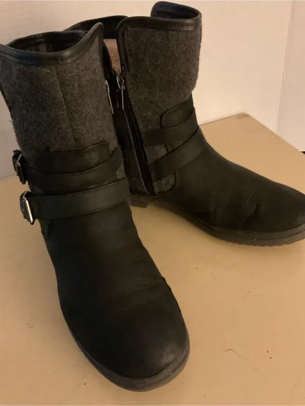 UGG women Black Leather and Gray Wool Moto simmens Boots US 8.5 - Image 6