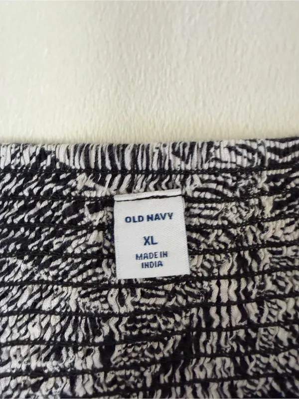 Old Navy Black & White Printed Cropped Jumpsuit - Image 2