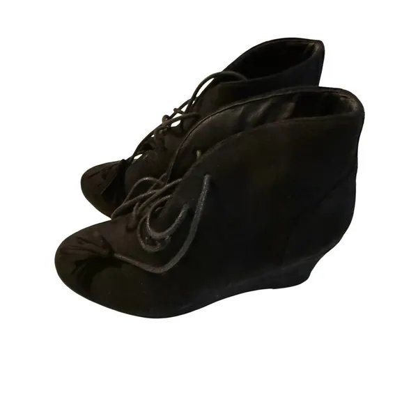 Report Black Suede‎ Wedge Booties Women's Size 9 Fringe Tassel Ties - Image 3