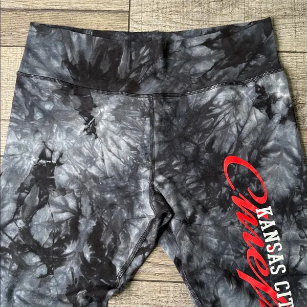 NFL Kansas City Chiefs Black Tie-Dye Leggings - Image 3