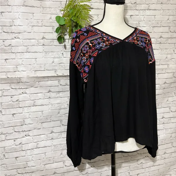 Savanna Jane Black Embroidered Boho Peasant Sleeve Blouse - Image 3