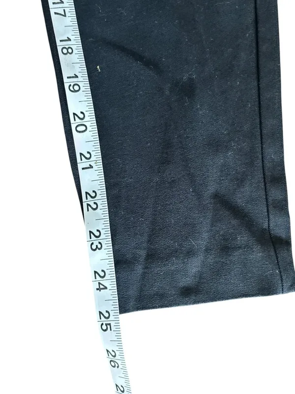 Old Navy Women's Black Pixie Never Fade Pants - Image 8
