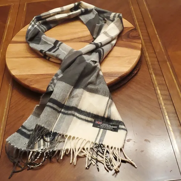 Source Unknown 100% Cashmere scarf made in Scotland - Image 5