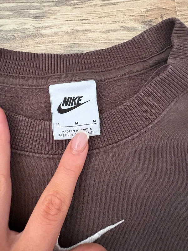 Nike Crewneck Medium Sweatshirt Women’s - Image 4