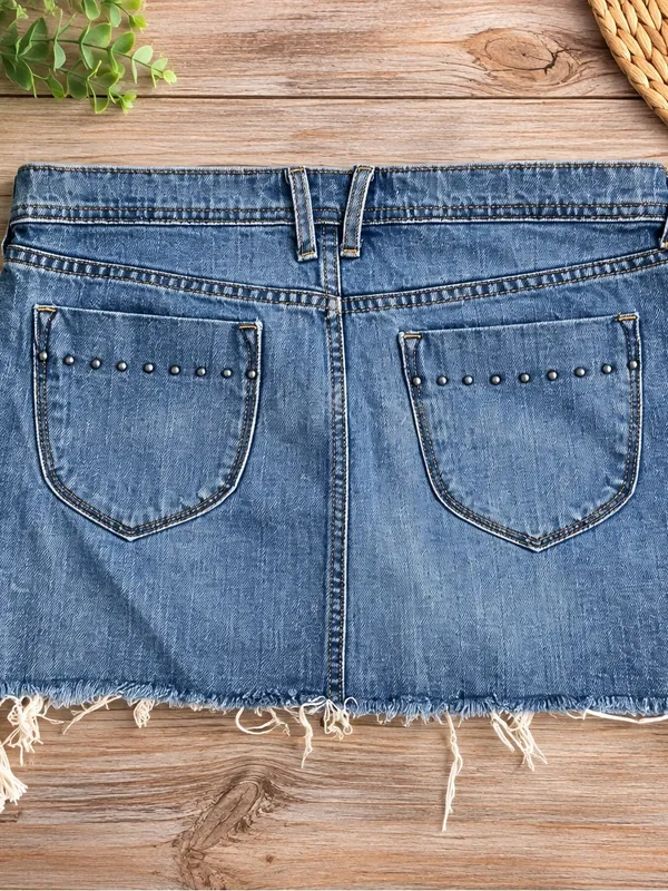 Old Navy Denim Mini Skirt Size 4 (689) - Image 2