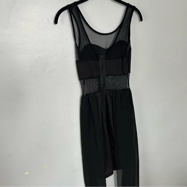 Elegant Black Sleeveless Dress - Image 4