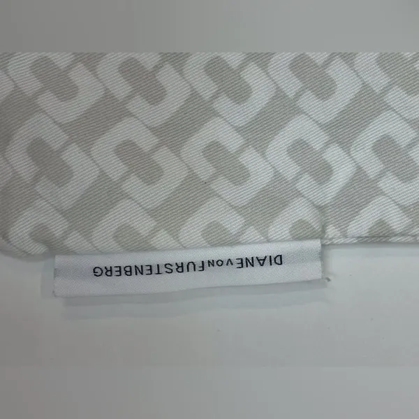 Diane Von Furstenberg White and Gray Patterned‎ Dust Bag Size 16.5”x15” - Image 2