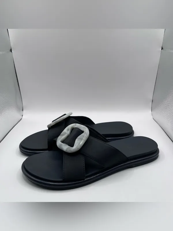 OluKai La'i Slide Sandal lava rock size 8 flip flop black sandal women’s - Image 2