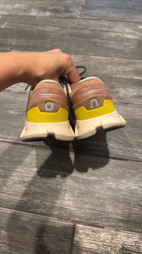 On Cloud Running Shoes - Image 4