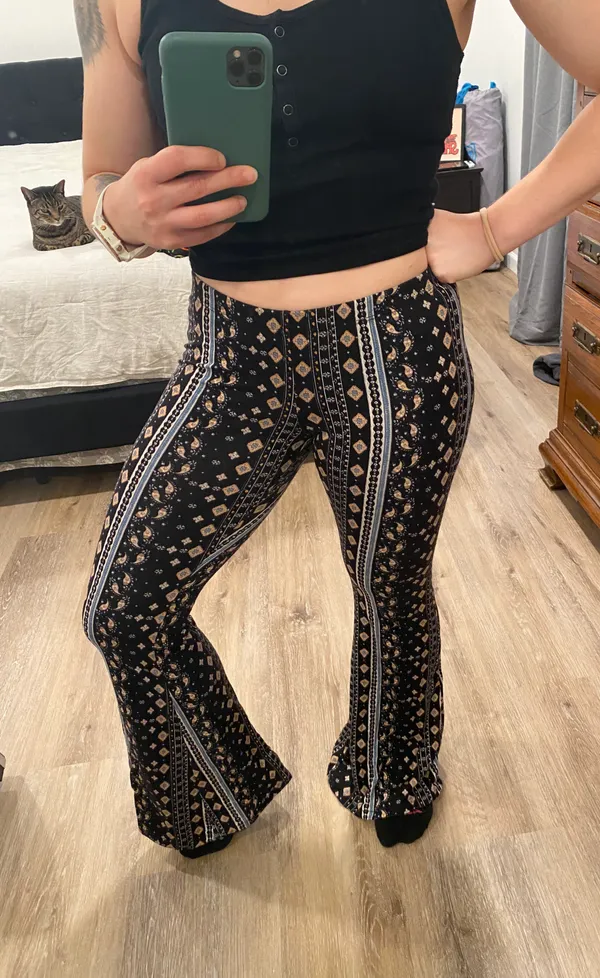 Sky And Sparrow Patterned Flare Pants - Image 4