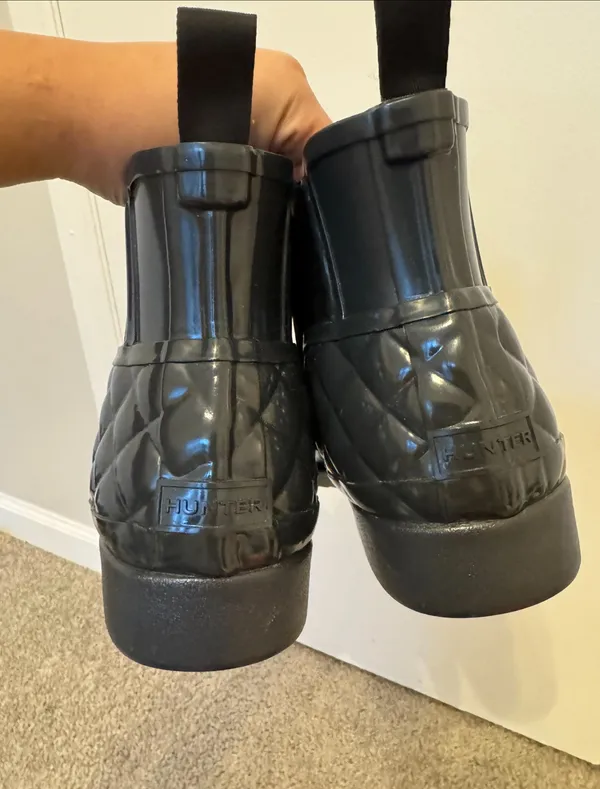 Hunter Chelsea Blue quilted short boots size 9 - Image 5