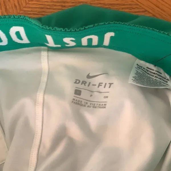 Nwt Nike workout shorts - Image 3