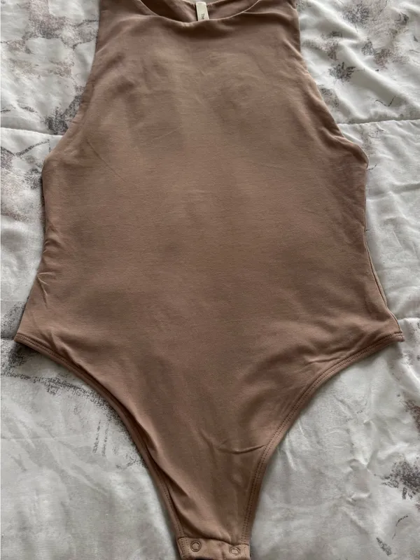 Aritzia The Group Babaton Sleeveless high Neck Bodysuit in Taupe, size XS casual - Image 8