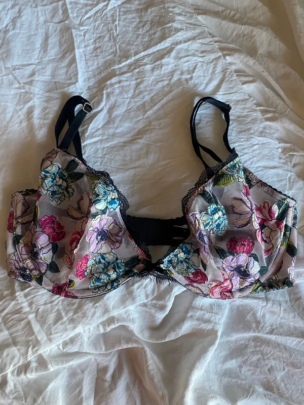 Victoria’s Secret Floral Embroidered Bra - Image 4