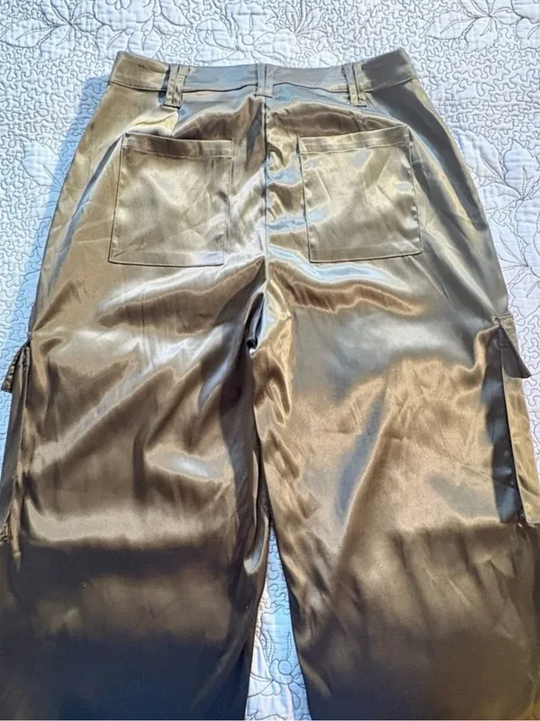 💥NWT REMIx REVOLVE Sydney Satin Cargo Pants Dark Green Utility Luxe Sz M🧡 - Image 9