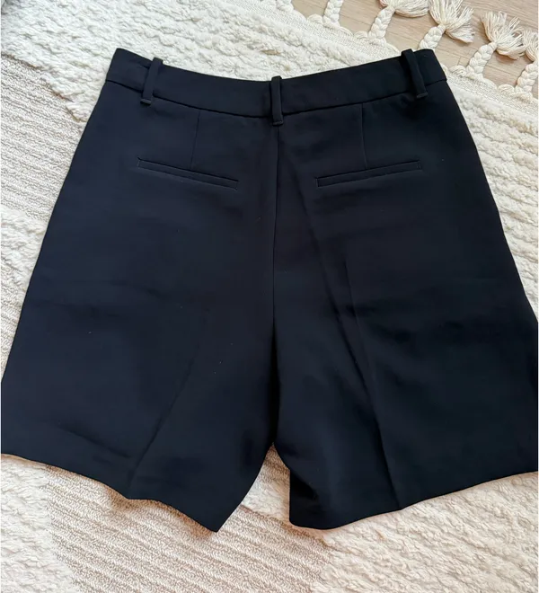 Aritzia Effortless Shorts - Image 4