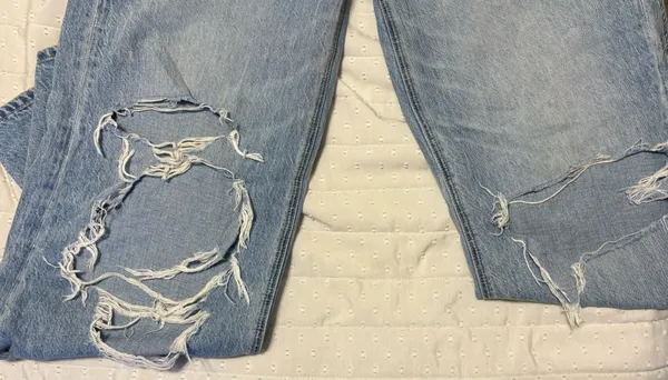 American Eagle Jeans - Image 3