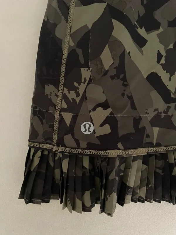 Lululemon City Sky Run By Skirt Black Camo Pleated skirt Size 12 - Image 7
