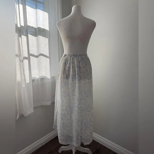 Vintage ‘80s TanJay by Nygard White Floral Print Elastic Waist Midi Skirt - Image 6