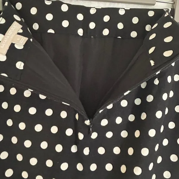 Banana Republic black & white polka dot midi pencil‎ skirt Size 6 - Image 4