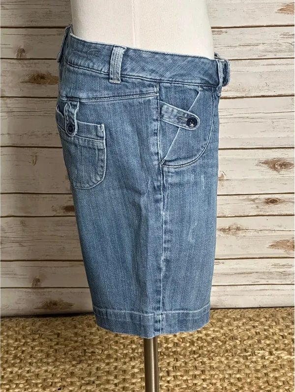 American Eagle light medium wash denim bermuda cuffed shorts Size 14 Reg Y2K - Image 4