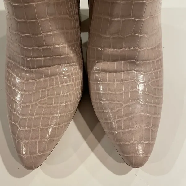 Express Crocodile Taupe Embossed Ankle Boots Booties High Block Heel Women 8 - Image 10