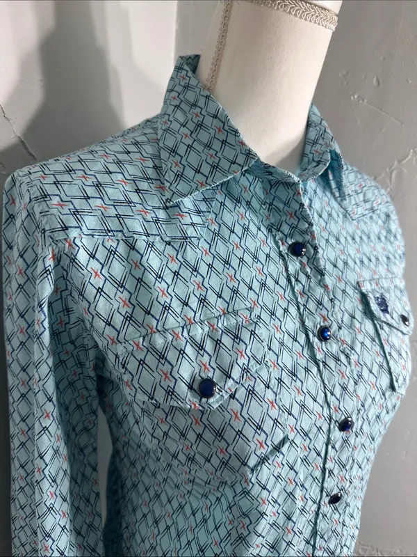 Cinch Women's Light Blue Printed Button-Down Shirt - Image 5