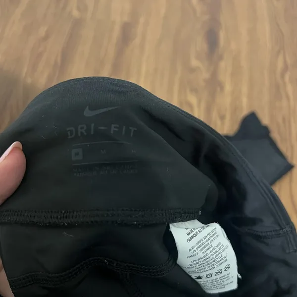 Nike Air Black Dri-Fit Cropped Leggings Size Medium - Image 5