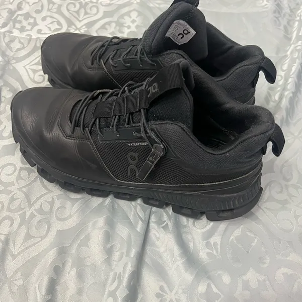 On Running women’s athletic Black Waterproof Trail Sneakers size 7.5 - Image 6