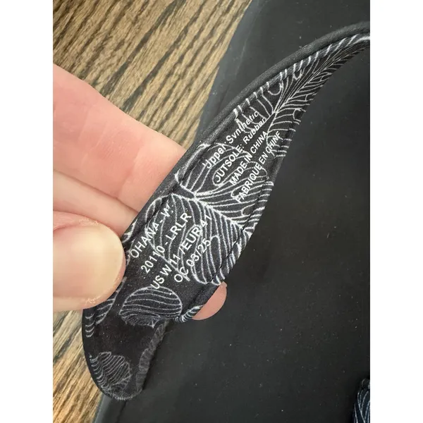OluKai Women's Ohana Black Flip flops Sz 11 - Image 6