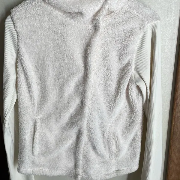 Alo Yoga Fleece Solstice Jacket in Natural White - Image 7