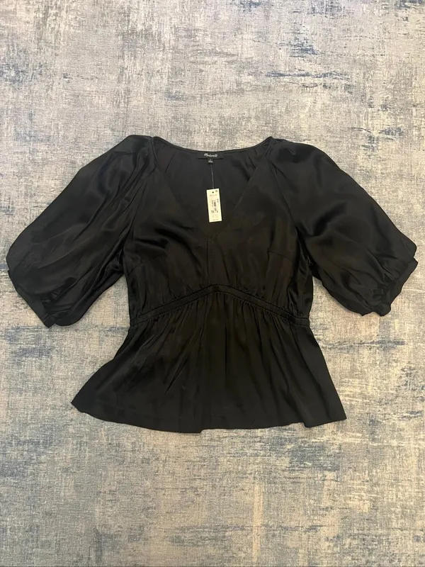 NWT! Madewell Black Satin Shirred Puff Sleeve V Neck Top Large - Image 2