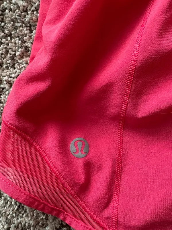Lululemon Hotty Hot Shorts Lip Gloss High-Rise 2.5" - Image 3
