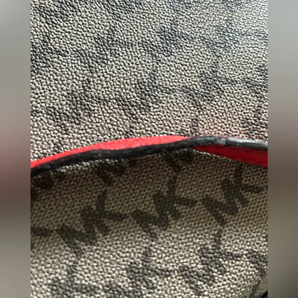Michael Kors jet set adjustable crossbody bag. - Image 15