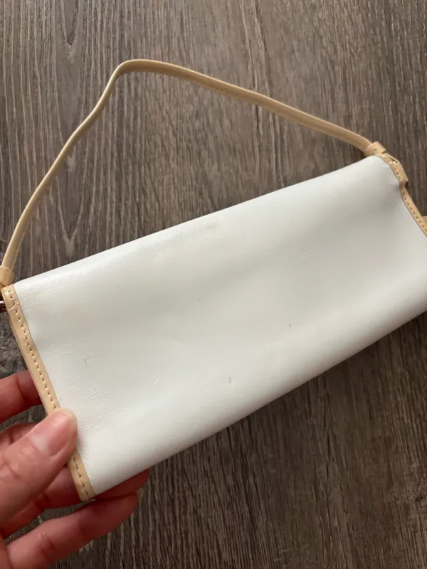 Vintage Y2k Coach White and Beige Buckle Leather Slim Wristlet Wallet - Image 7
