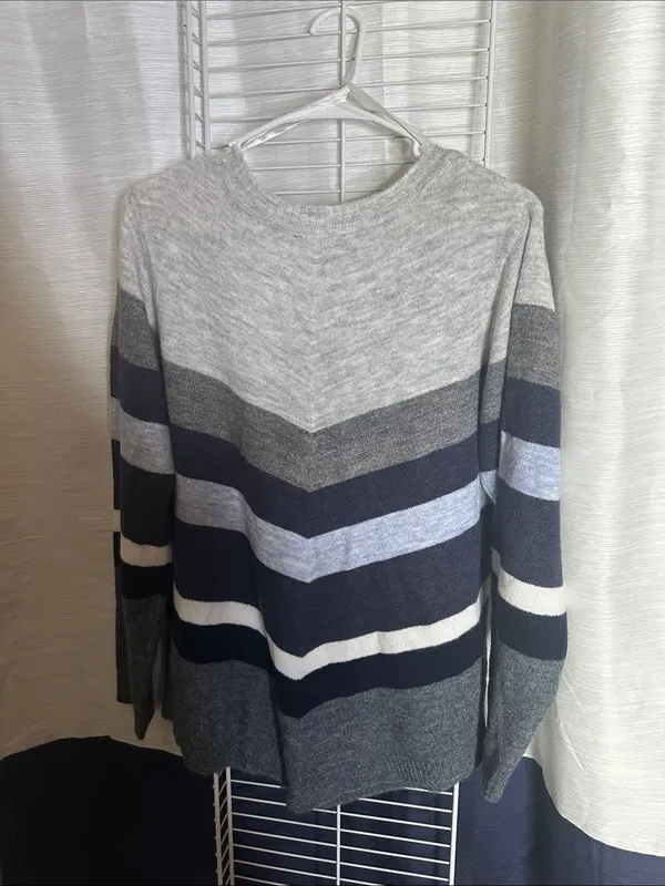 AGB Gray, Navy & White Chevron Stripe Crewneck Gray Size L - Image 2