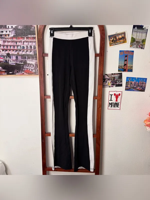 Lululemon Nulu High-Rise Flared Pants Leggings Black / White - Image 6