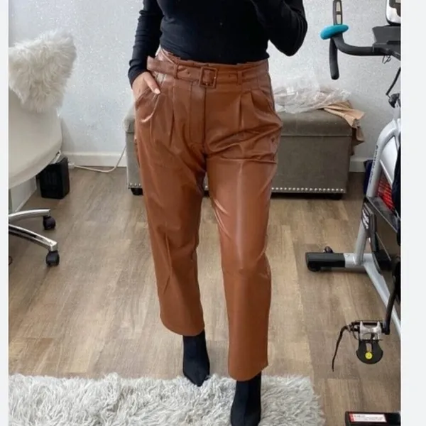 Abercrombie and Fitch Belted‎ faux leather Ankle Pants - Image 10