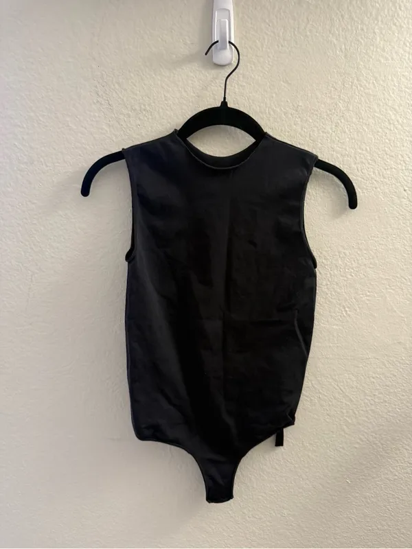 SKIMS Essential Sleeveless Crewneck Thong Bodysuit Size XS Onyx Shapewear Basic - Image 2