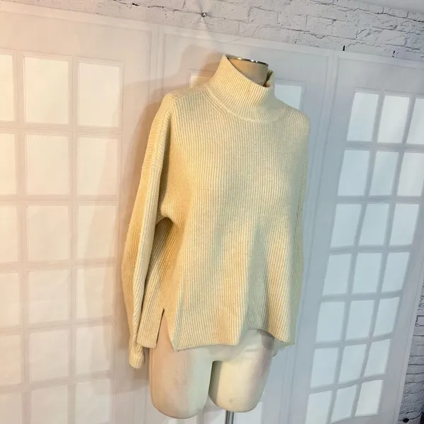 Abercrombie & Fitch Ivory Funnel Neck Ribbed Knit Pullover Sweater Size Medium - Image 2