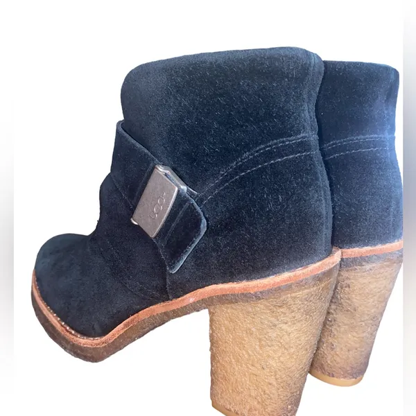 UGG Brienne #3212 black Genuine Leather suede rubber heeled ankle boots - Image 4