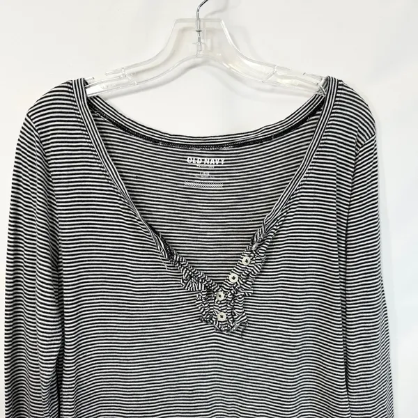 Old Navy Large Top Tall‎ Black White Striped Ruffle Henley Long Sleeve Y2K 1194 - Image 3